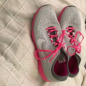 Nike size 81/2 ladies air zoom